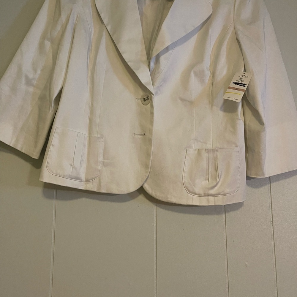 Chic White Women's Blazer